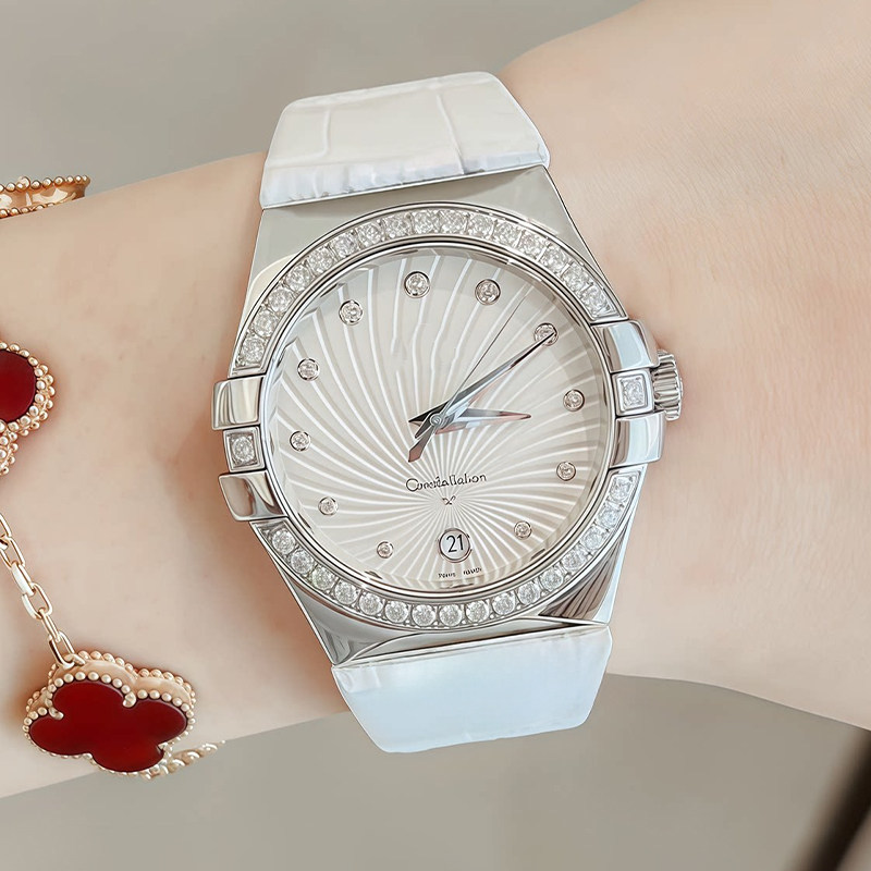 Curved leather watch strap wom - огляд і ціна Omega Watch Constellation